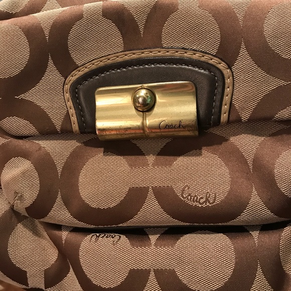 Large Coach shoulder/cross-body handbag. - Picture 4 of 5